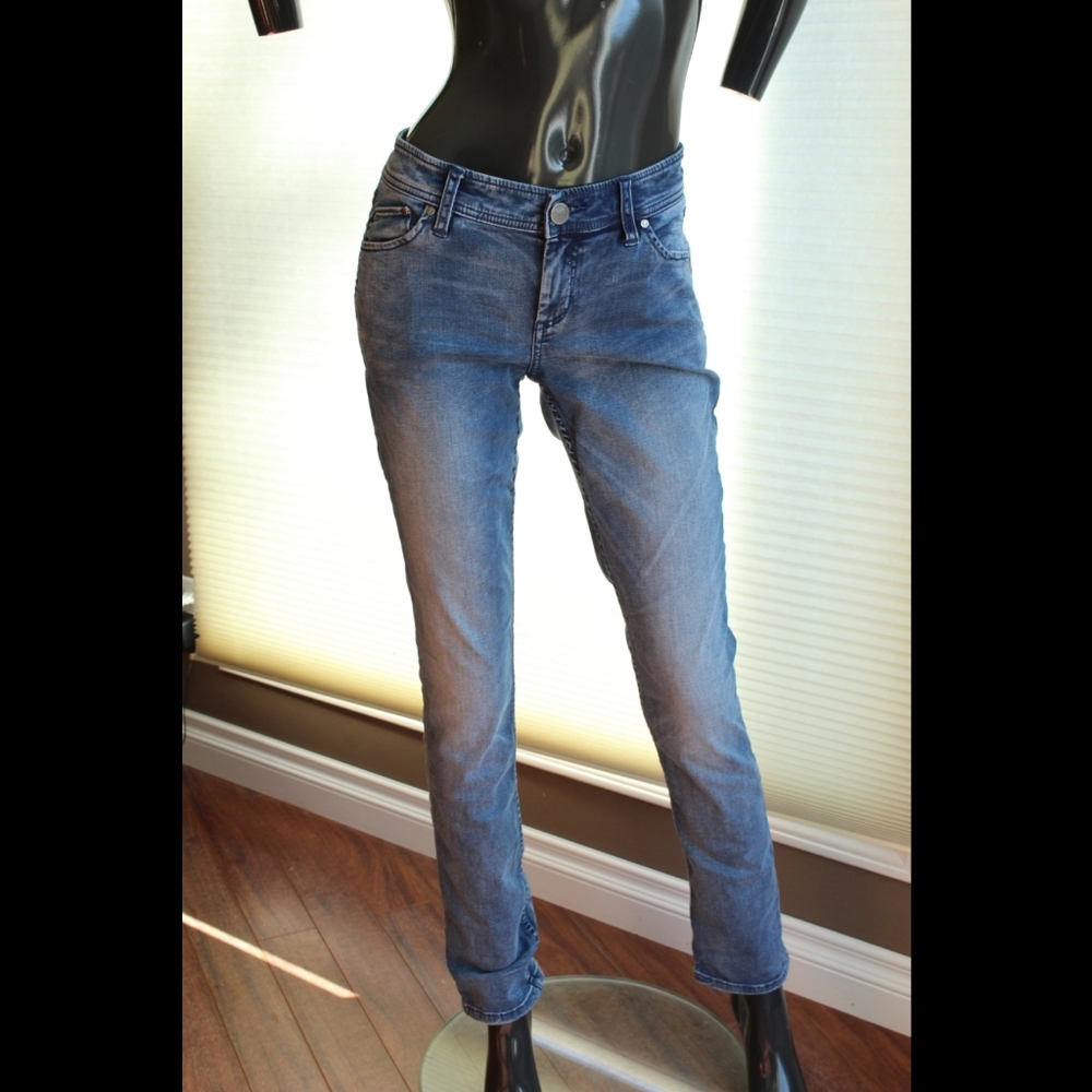 Tommy Bahama Skinny Jeans